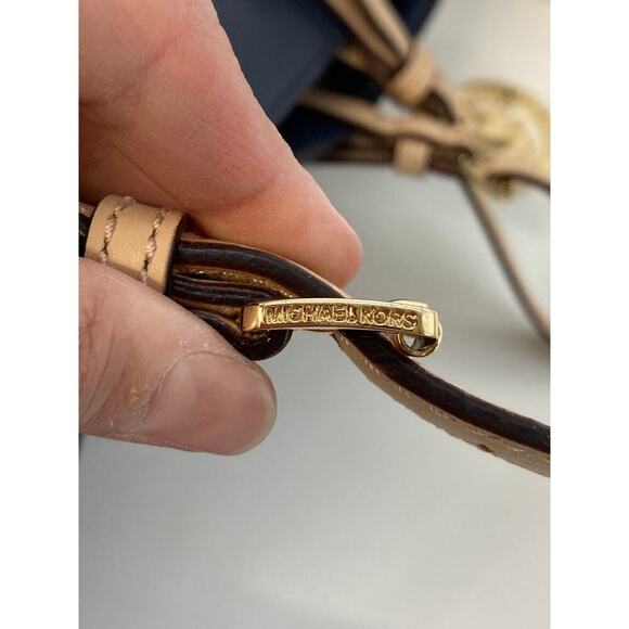 MICHAEL KORS, LARGE NAVY BLUE PEBBLED LEATHER SHOULDER BAG - Picture 7 of 15